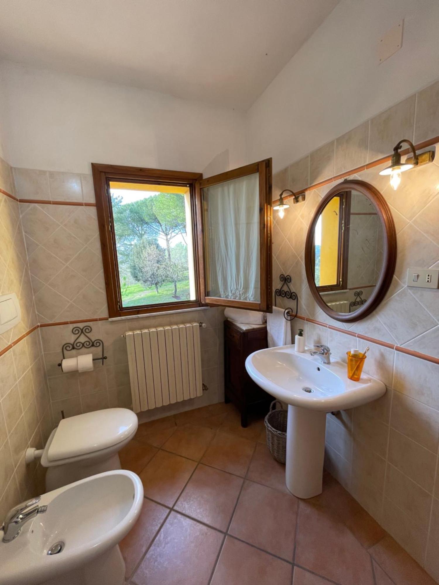 Agriturismo Podere Le Tombe Guest House Palaia Rom bilde