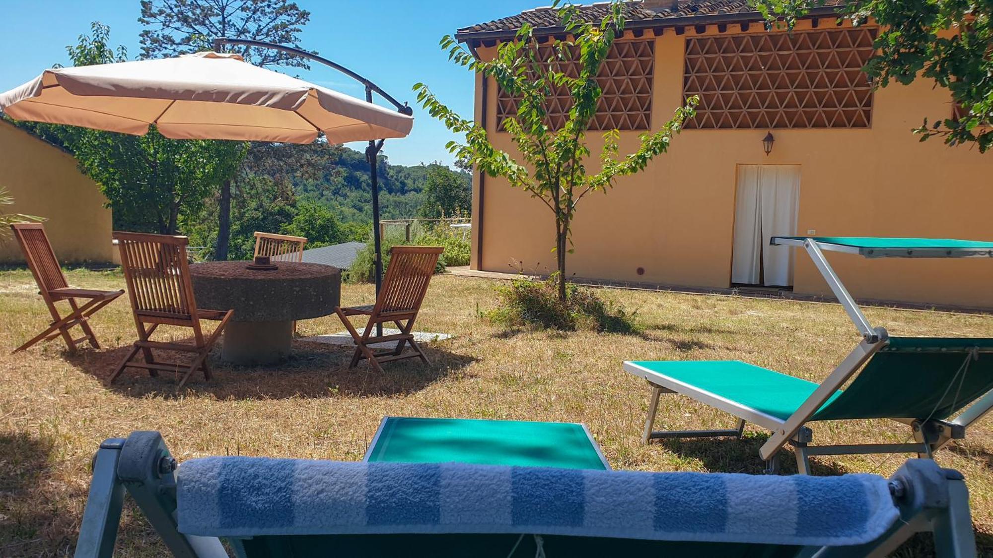 Agriturismo Podere Le Tombe Guest House Palaia Eksteriør bilde